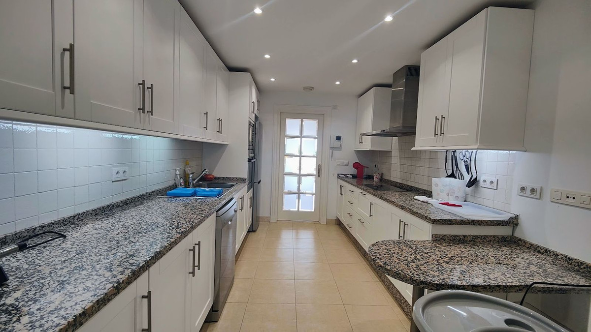 Drie-slaapkamer appartement in Majestic Hills, Casares in Casares - foto 13
