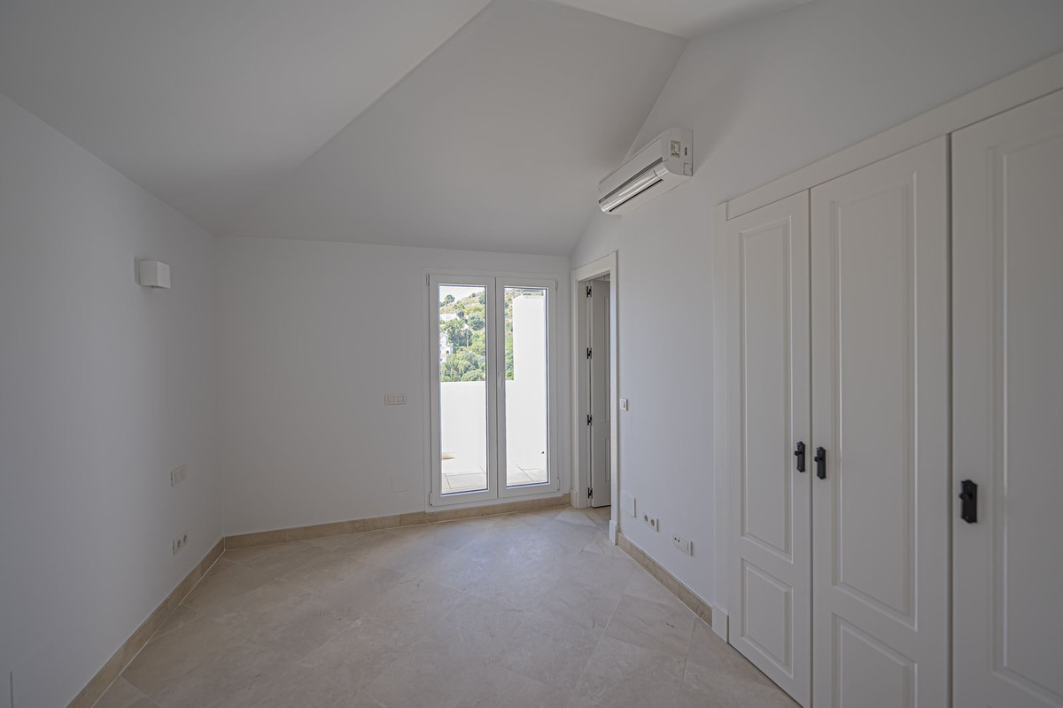 Penthouse met 2 slaapkamers in Nueva Andalucía in Nueva Andalucía - foto 15