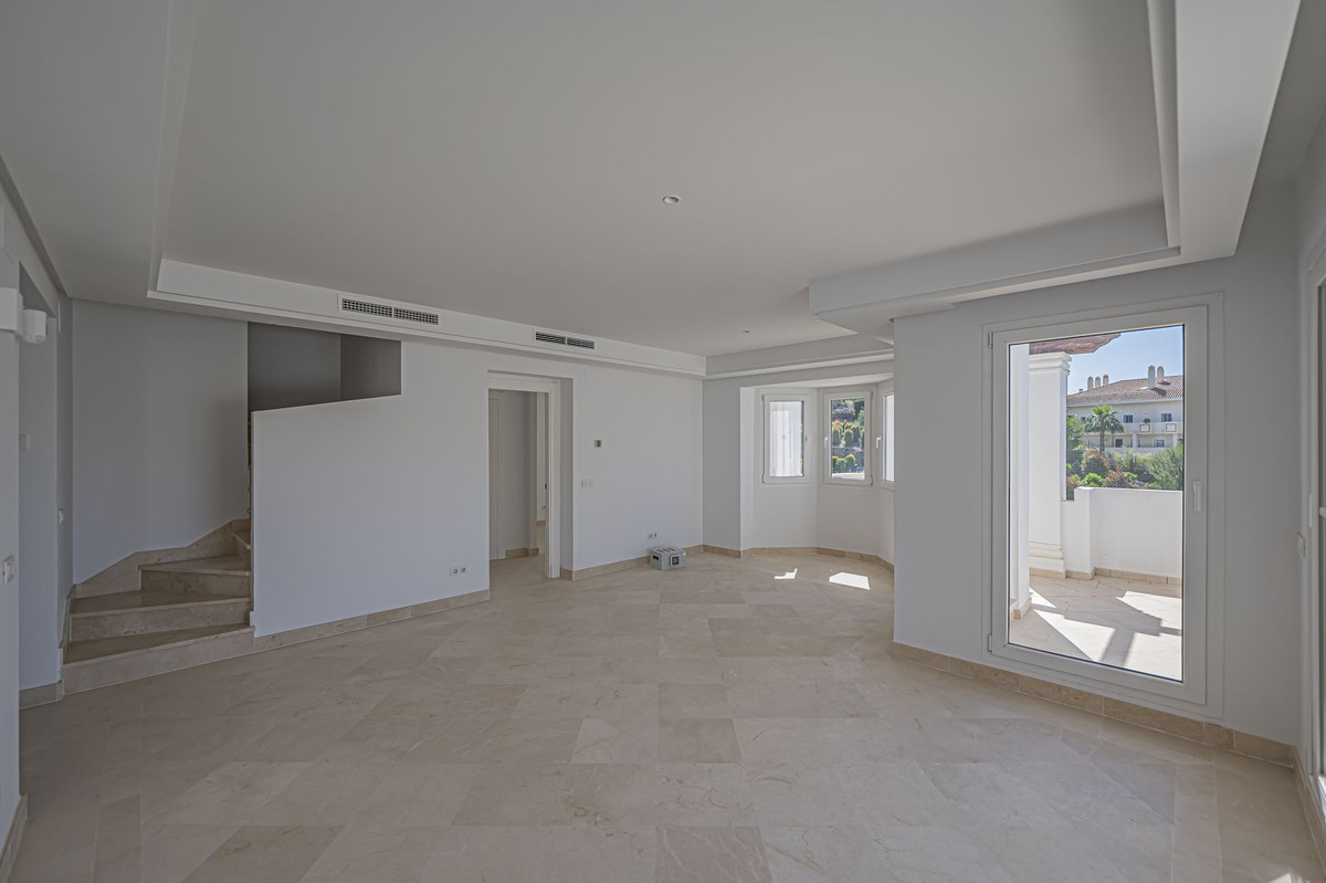 Penthouse met 2 slaapkamers in Nueva Andalucía in Nueva Andalucía - foto 5