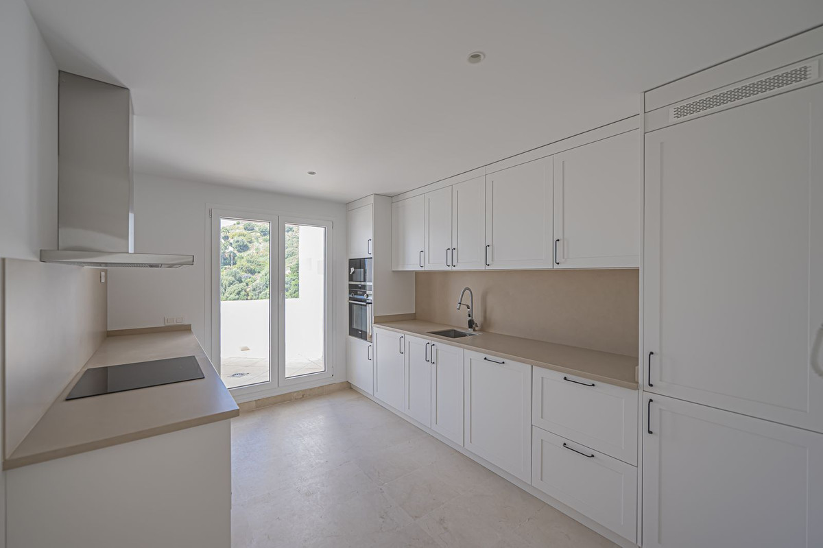 Penthouse met 2 slaapkamers in Nueva Andalucía in Nueva Andalucía - foto 9