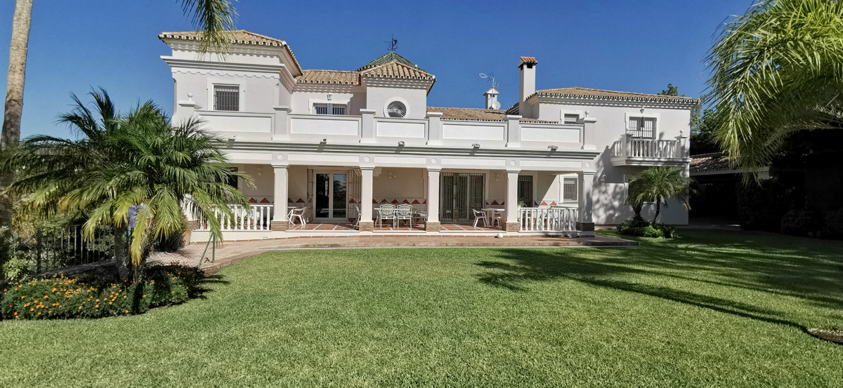 Villa met 5 slaapkamers in Estepona in Estepona - foto 2