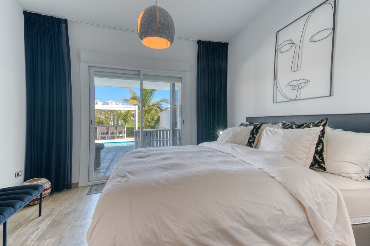 Drie slaapkamers villa direct aan de golfbaan in Riviera del Sol in Riviera del Sol - foto 9
