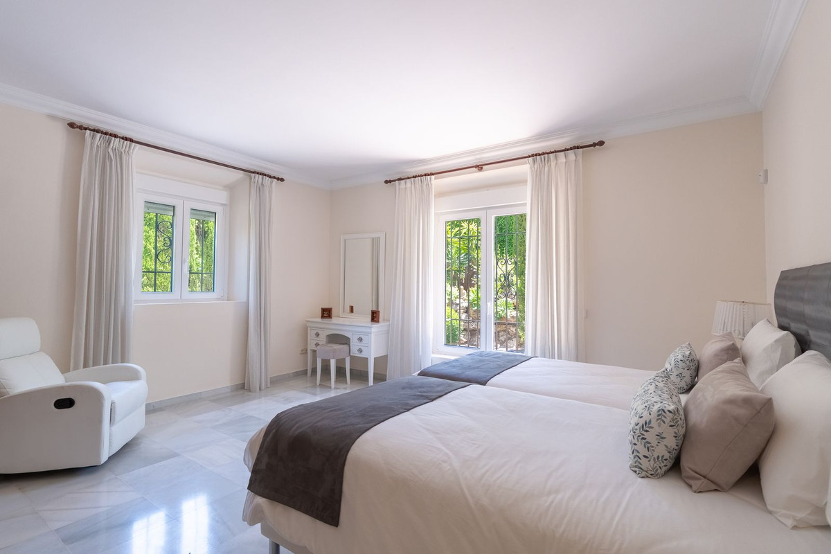 6-slaapkamer frontline golfvilla in El Paraíso Alto in El Paraiso - foto 14