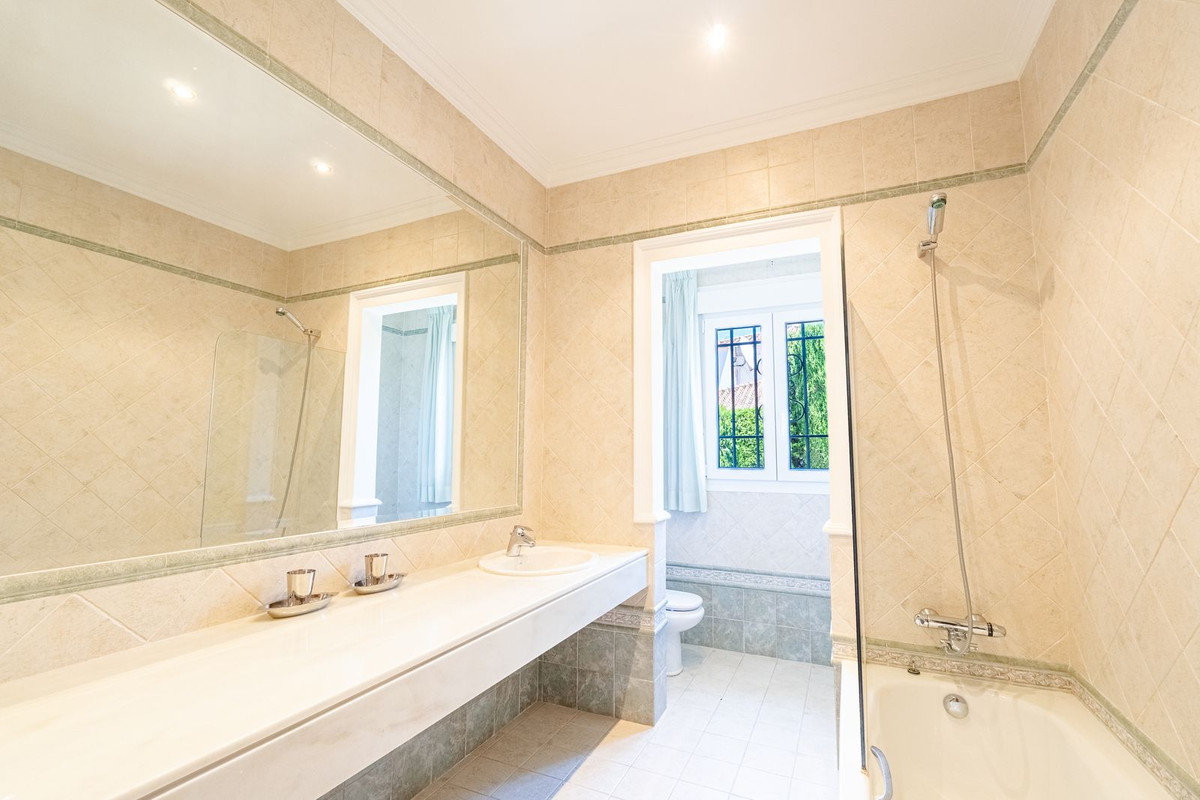 6-slaapkamer frontline golfvilla in El Paraíso Alto in El Paraiso - foto 15