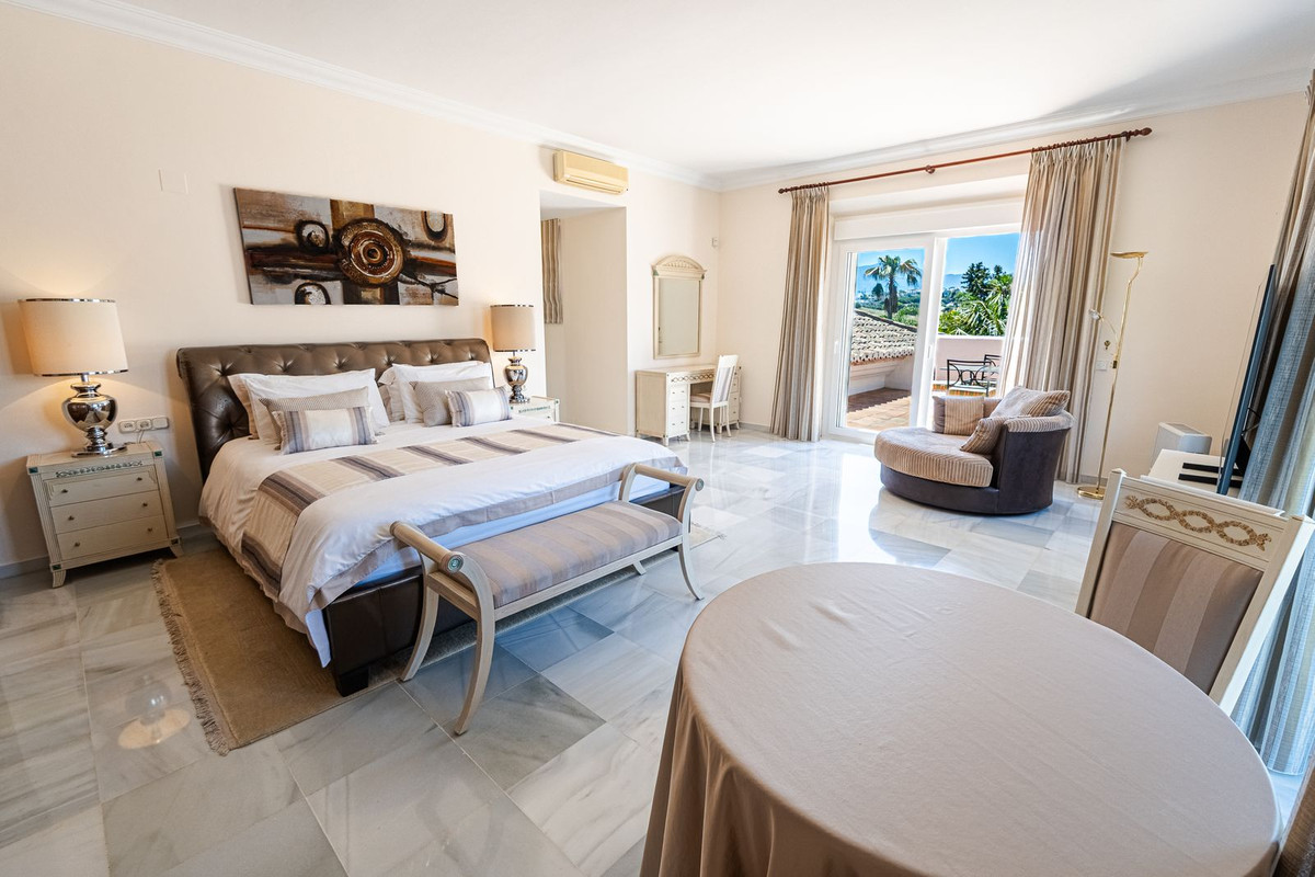 6-slaapkamer frontline golfvilla in El Paraíso Alto in El Paraiso - foto 17