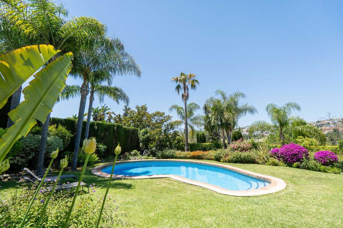 6-slaapkamer frontline golfvilla in El Paraíso Alto in El Paraiso - foto 19