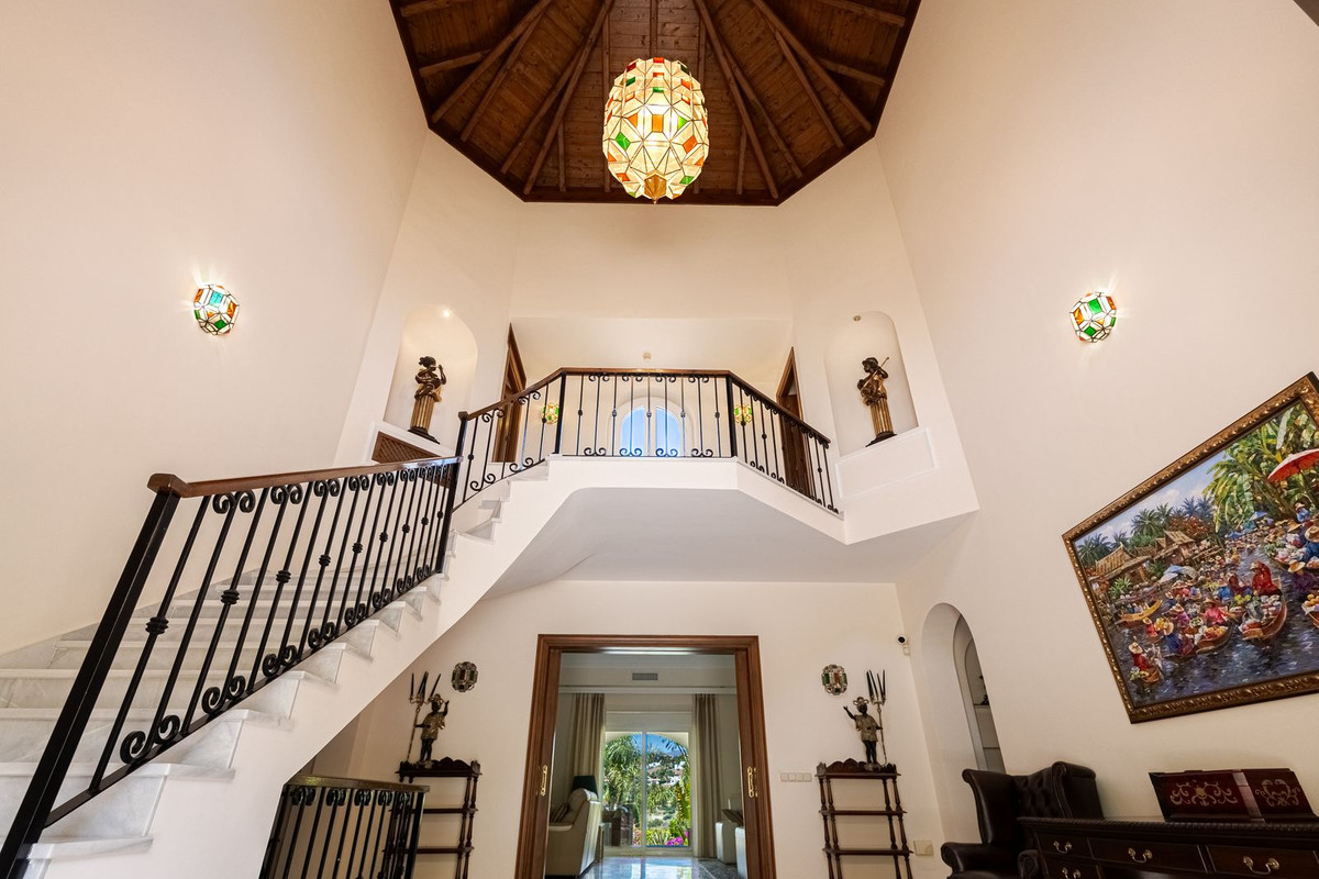6-slaapkamer frontline golfvilla in El Paraíso Alto in El Paraiso - foto 3