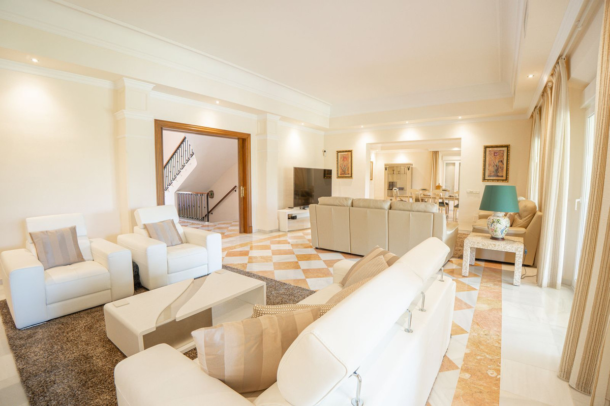 6-slaapkamer frontline golfvilla in El Paraíso Alto in El Paraiso - foto 8