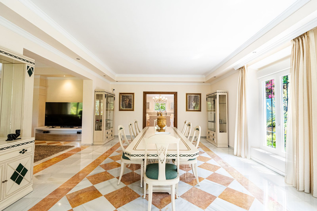 6-slaapkamer frontline golfvilla in El Paraíso Alto in El Paraiso - foto 10