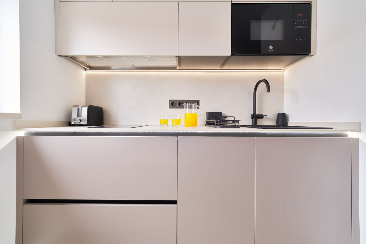 Gerenoveerd 2-slaapkamerappartement in Marbella – toeristische licentie inbegrepen in Marbella - foto 12