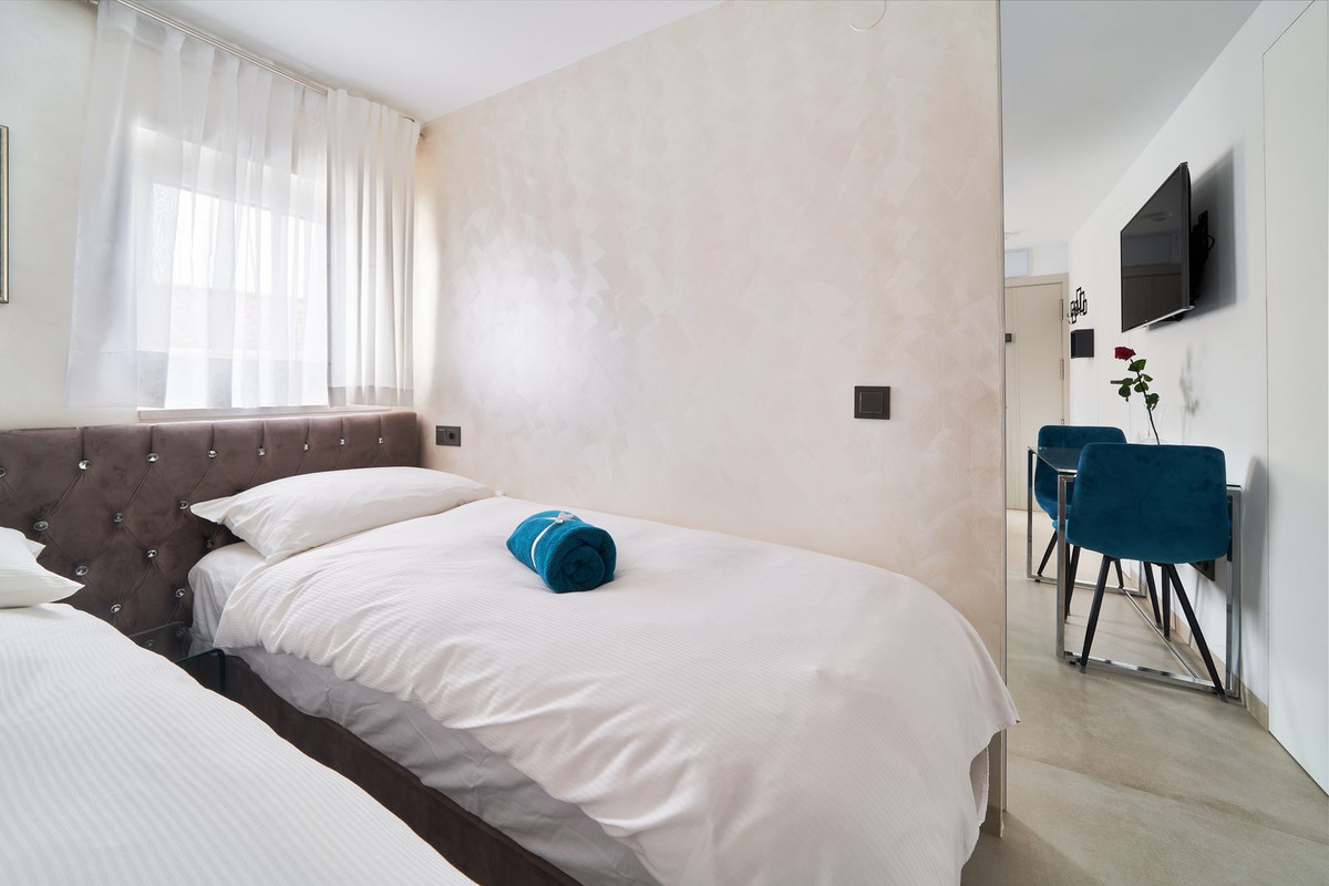Gerenoveerd 2-slaapkamerappartement in Marbella – toeristische licentie inbegrepen in Marbella - foto 13