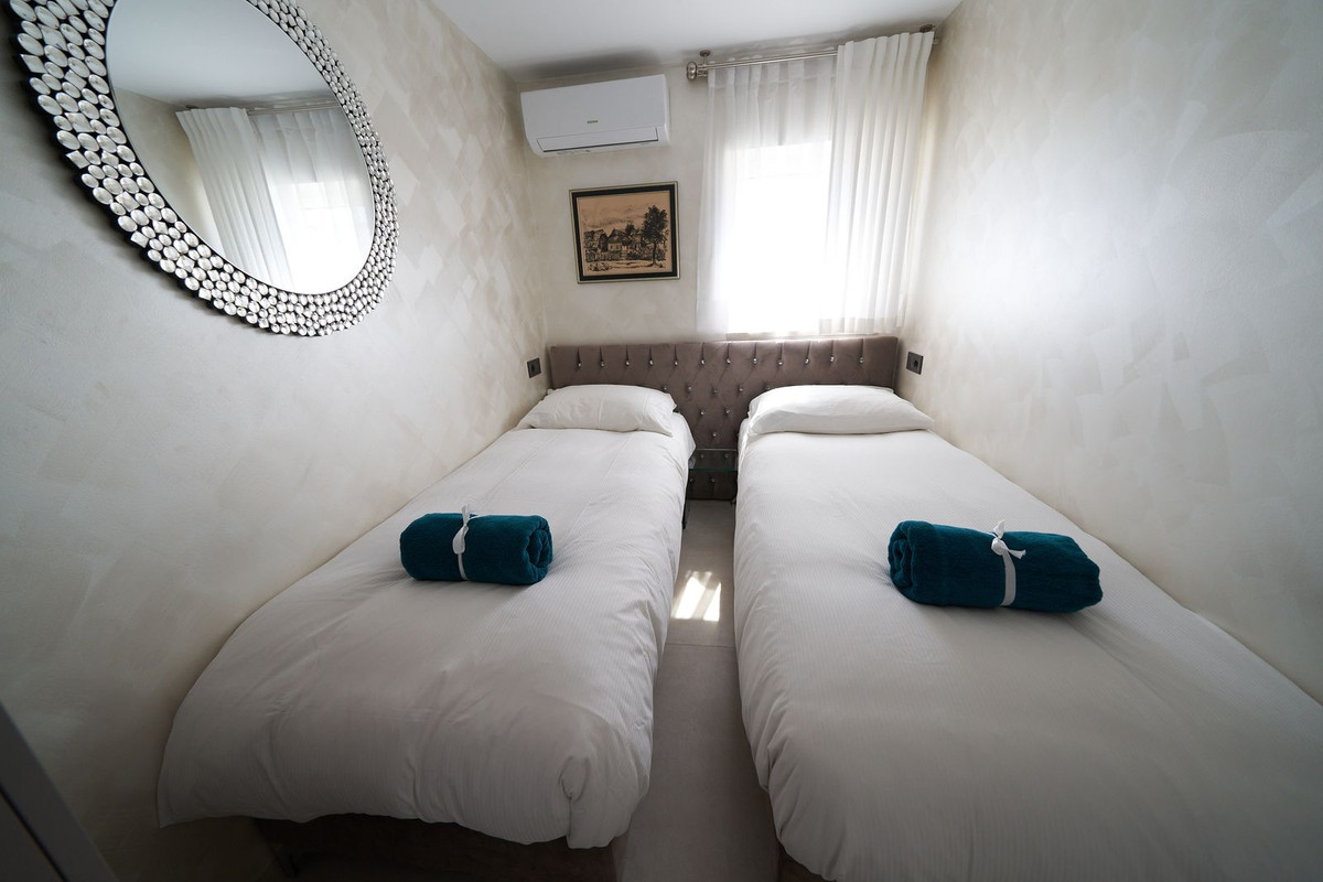 Gerenoveerd 2-slaapkamerappartement in Marbella – toeristische licentie inbegrepen in Marbella - foto 17