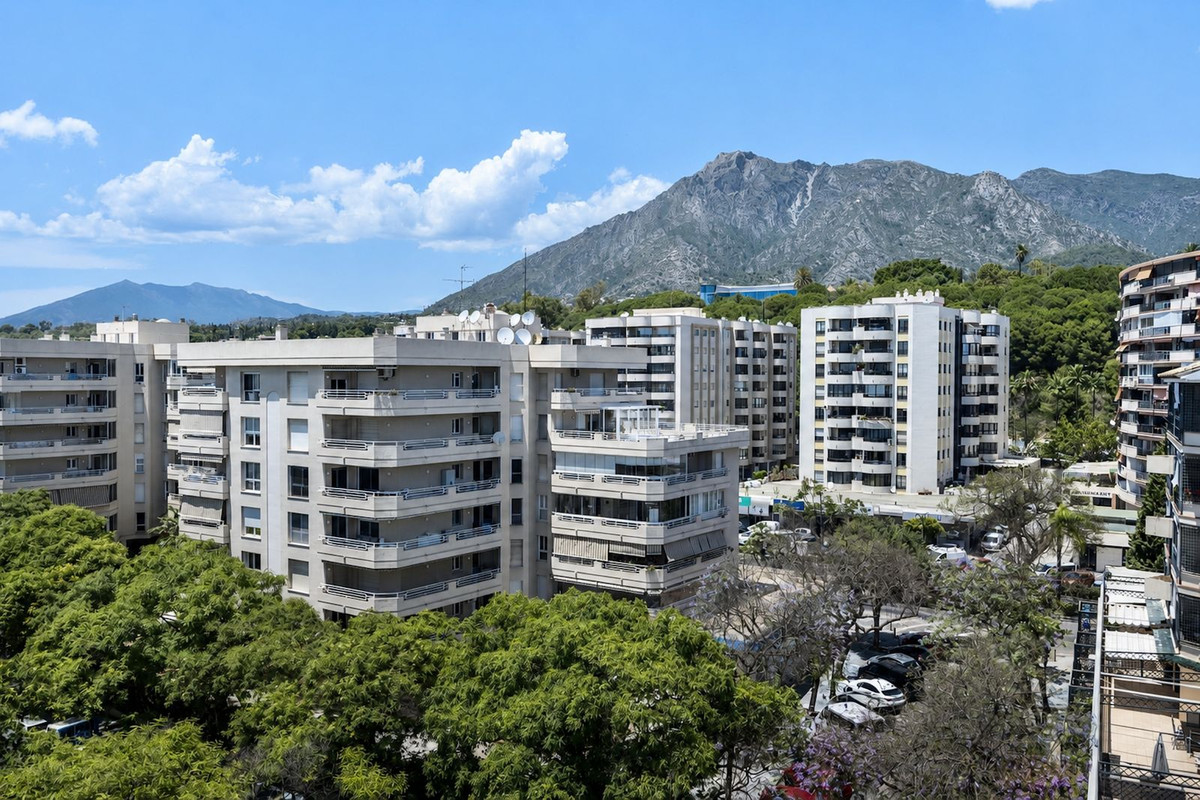 Drie-slaapkamer penthouse in Marbella met zee- en bergzicht in Marbella - foto 2