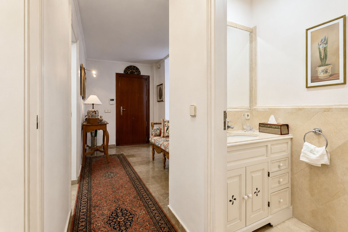 Drie-slaapkamer penthouse in Marbella met zee- en bergzicht in Marbella - foto 11