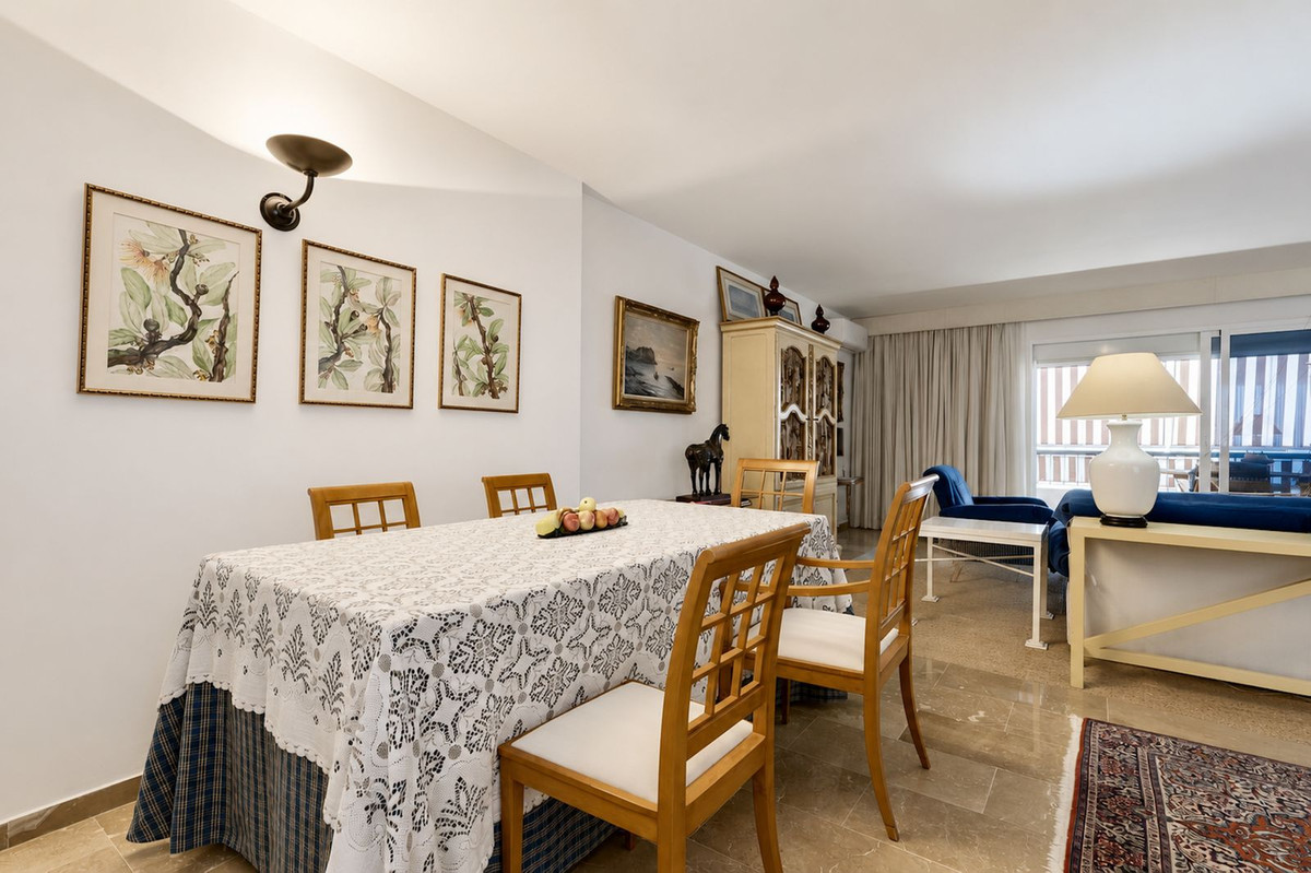 Drie-slaapkamer penthouse in Marbella met zee- en bergzicht in Marbella - foto 12