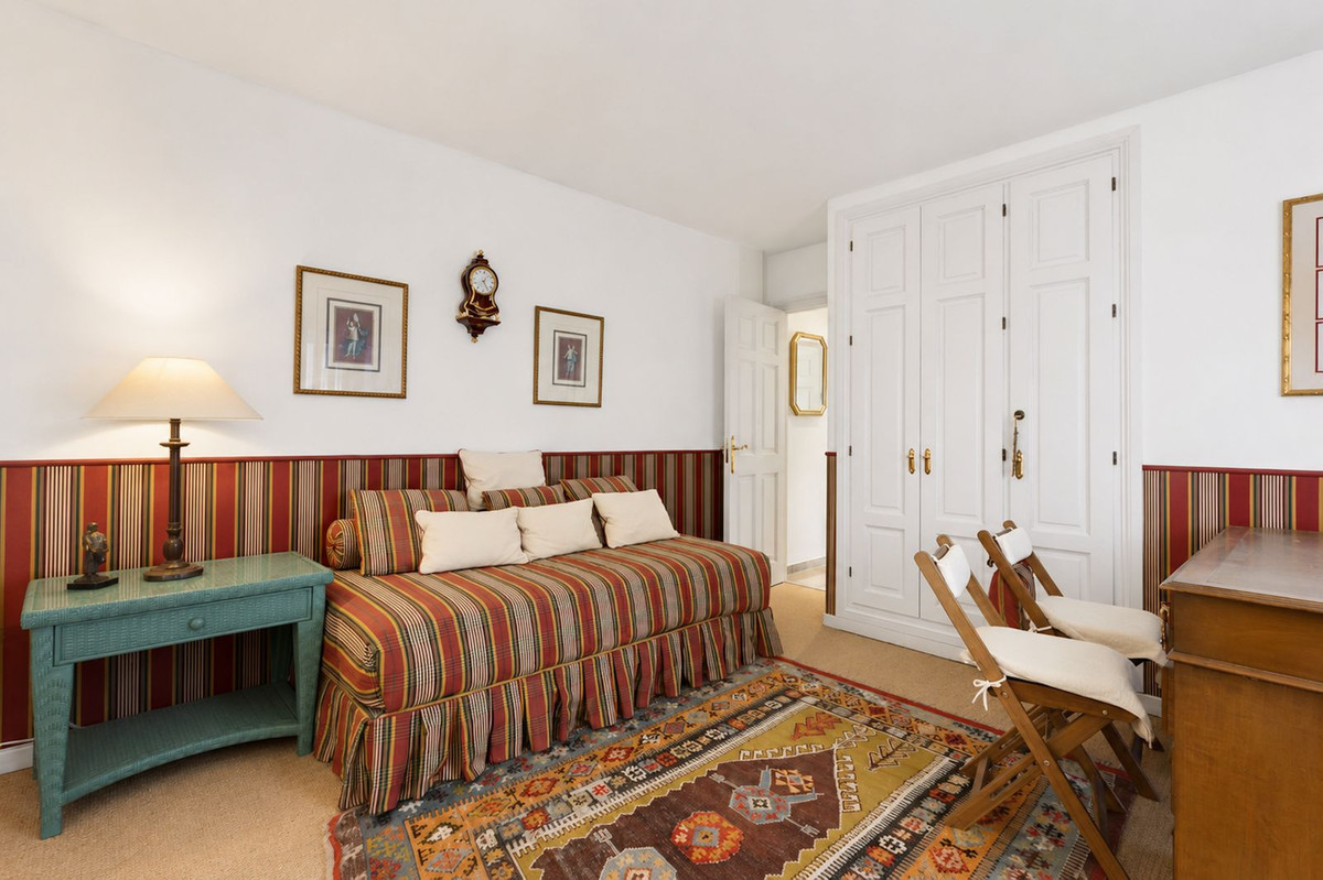 Drie-slaapkamer penthouse in Marbella met zee- en bergzicht in Marbella - foto 17