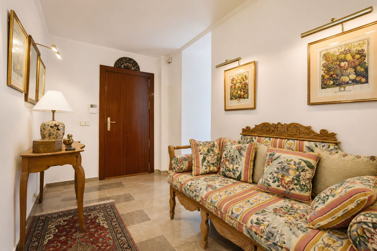 Drie-slaapkamer penthouse in Marbella met zee- en bergzicht in Marbella - foto 18