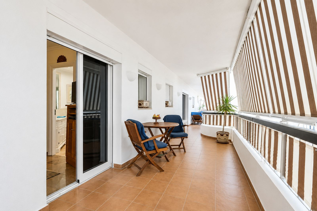 Drie-slaapkamer penthouse in Marbella met zee- en bergzicht in Marbella - foto 19