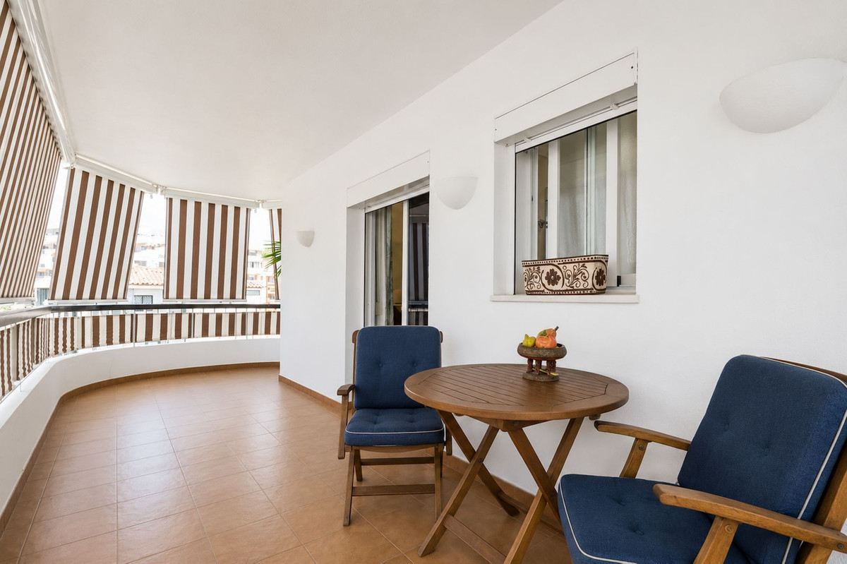 Drie-slaapkamer penthouse in Marbella met zee- en bergzicht in Marbella - foto 3