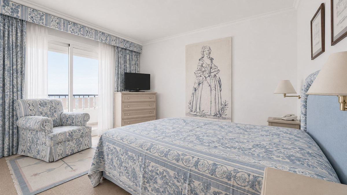 Drie-slaapkamer penthouse in Marbella met zee- en bergzicht in Marbella - foto 4