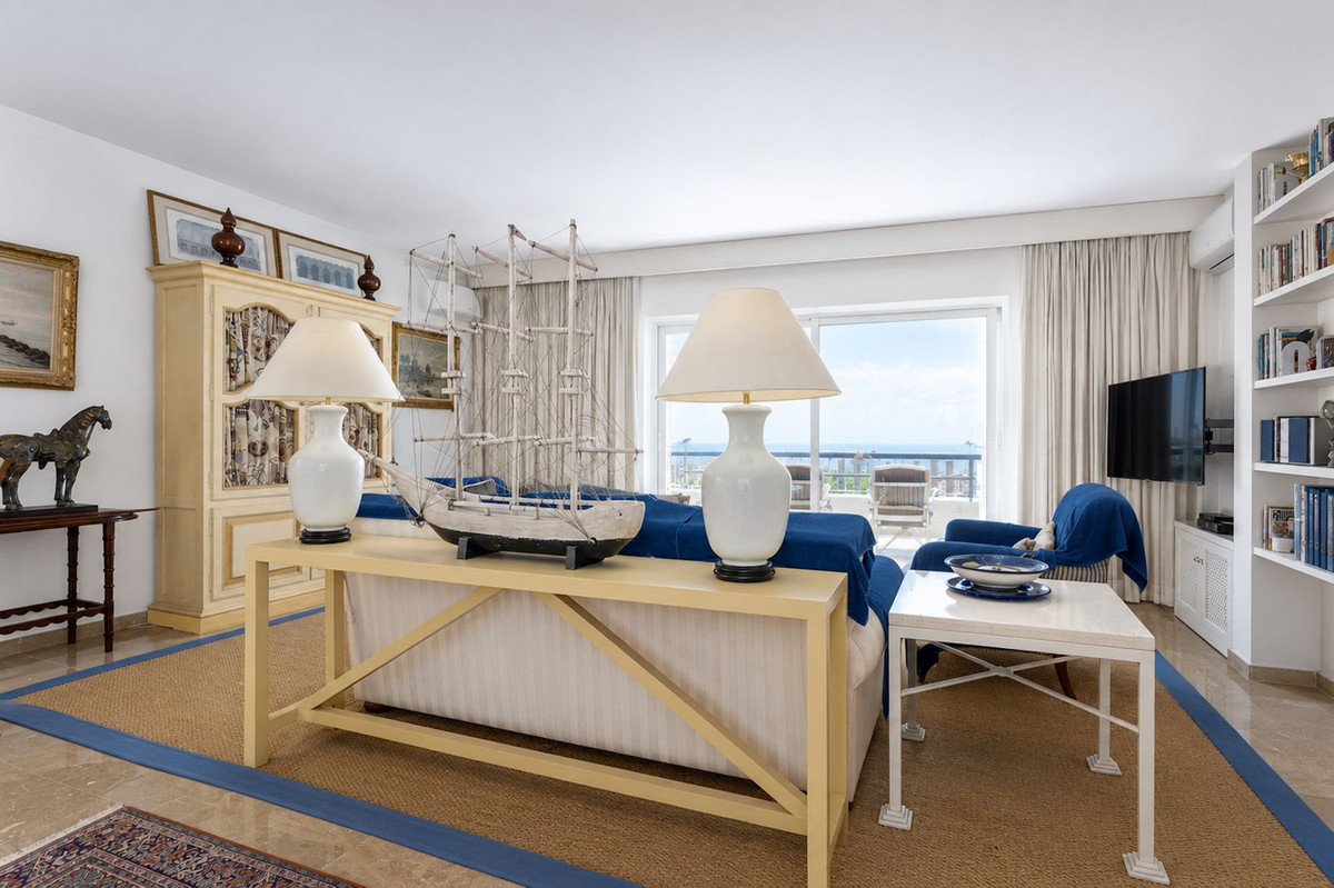 Drie-slaapkamer penthouse in Marbella met zee- en bergzicht in Marbella - foto 6
