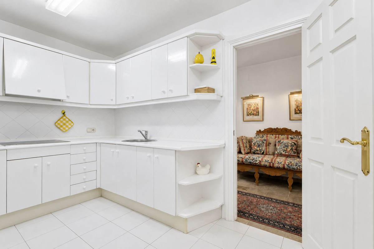 Drie-slaapkamer penthouse in Marbella met zee- en bergzicht in Marbella - foto 8