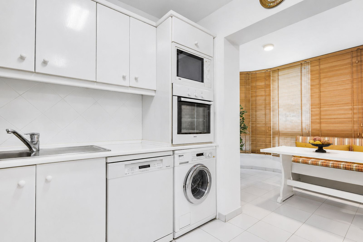 Drie-slaapkamer penthouse in Marbella met zee- en bergzicht in Marbella - foto 9