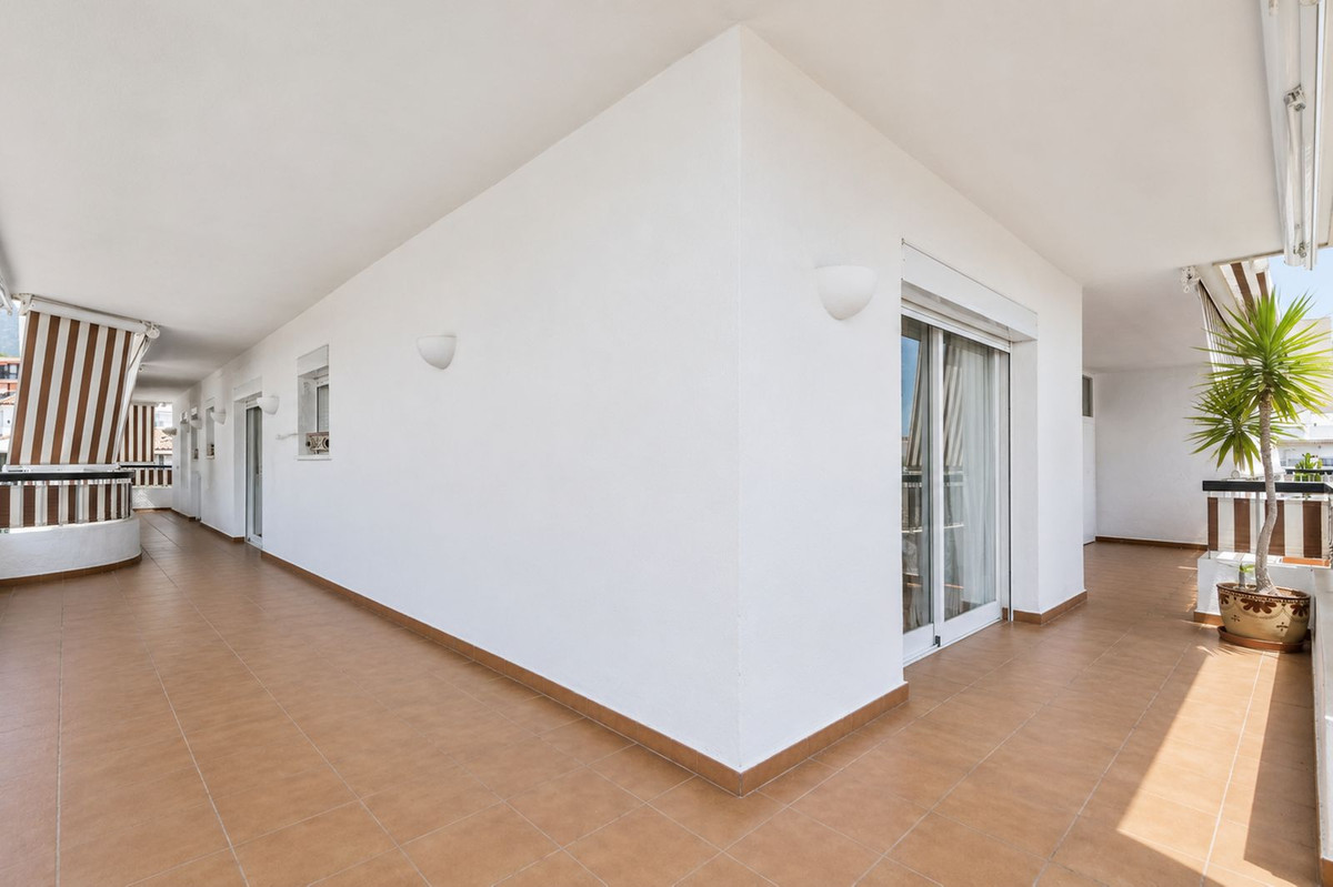 Drie-slaapkamer penthouse in Marbella met zee- en bergzicht in Marbella - foto 10