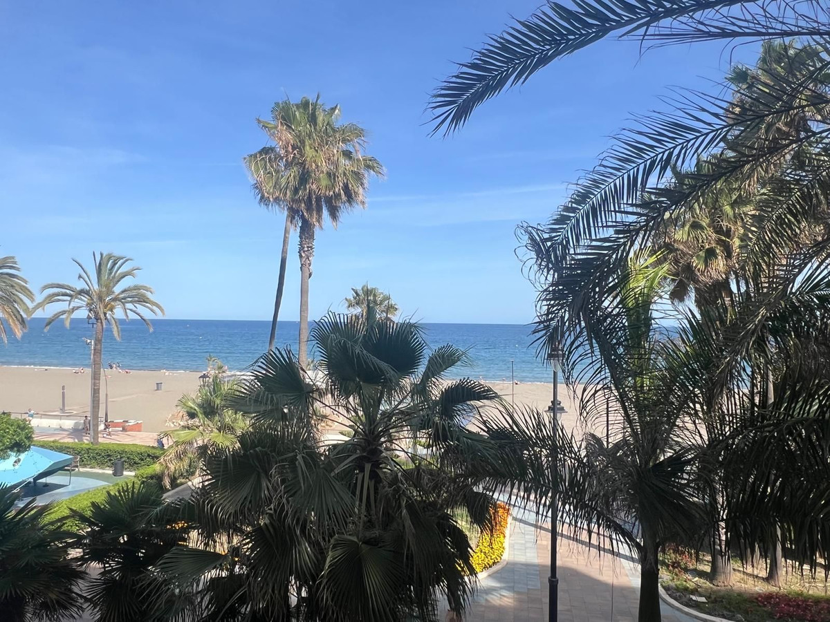 Exclusief 3-slaapkamer appartement aan de promenade van Estepona in Estepona - foto 3