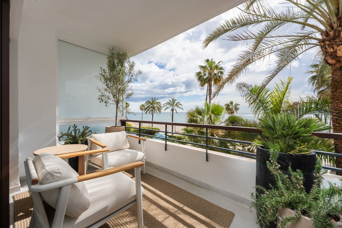 Exclusief 3-slaapkamer appartement aan de promenade van Estepona in Estepona - foto 4
