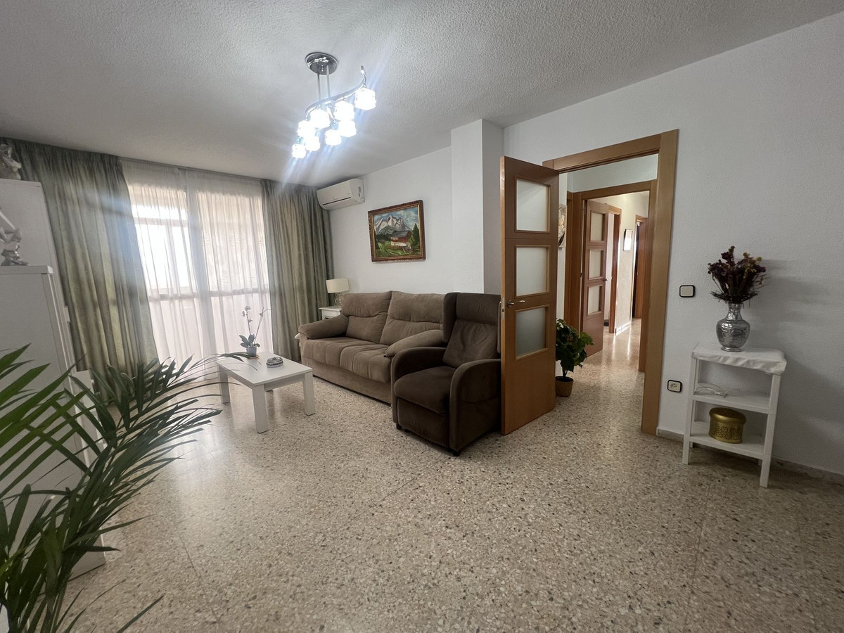 Topverdiepingsappartement met zeezicht in Málaga – 3 slaapkamers in Málaga - foto 18