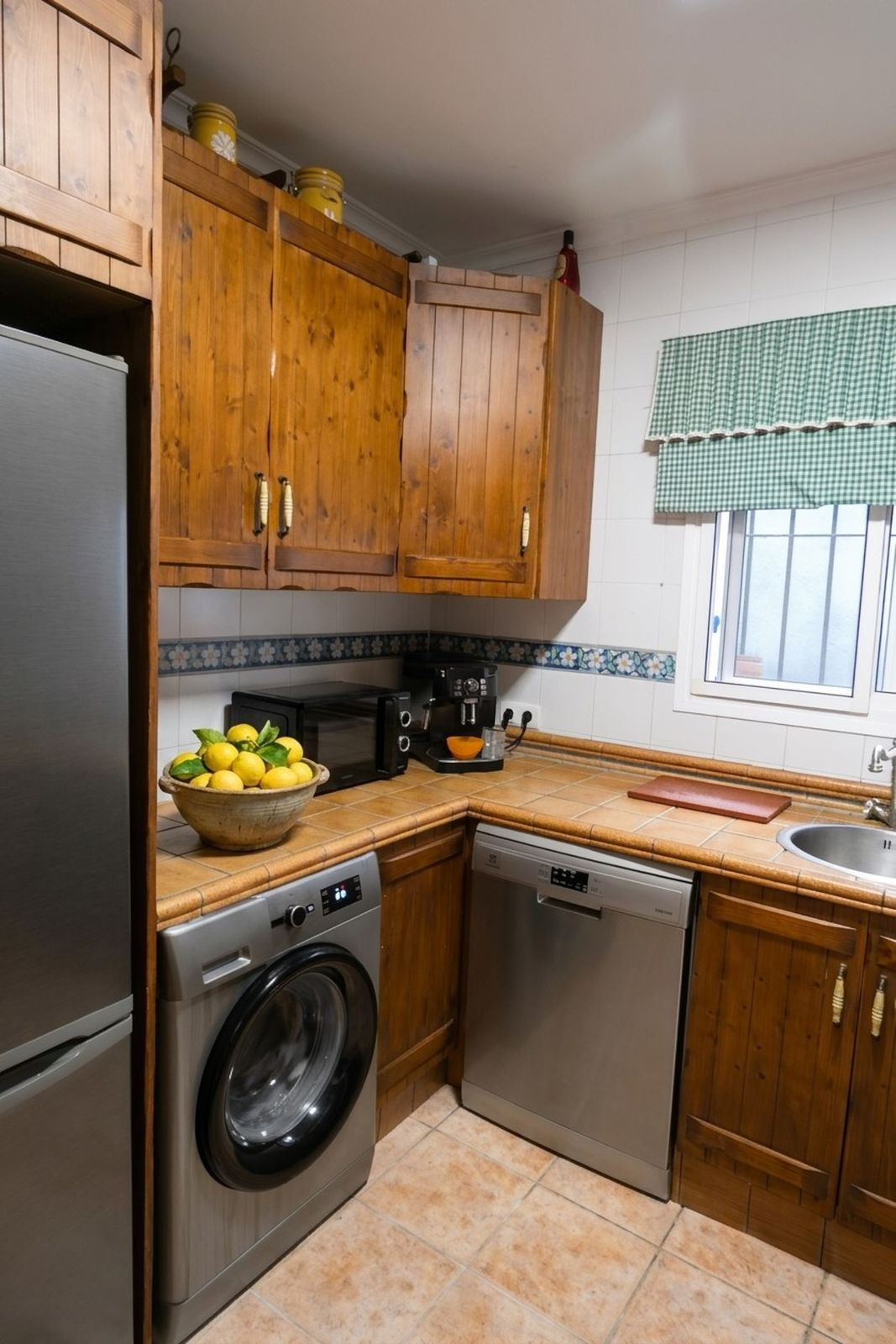 Drie-slaapkamer stadswoning in Marbella in Marbella - foto 16
