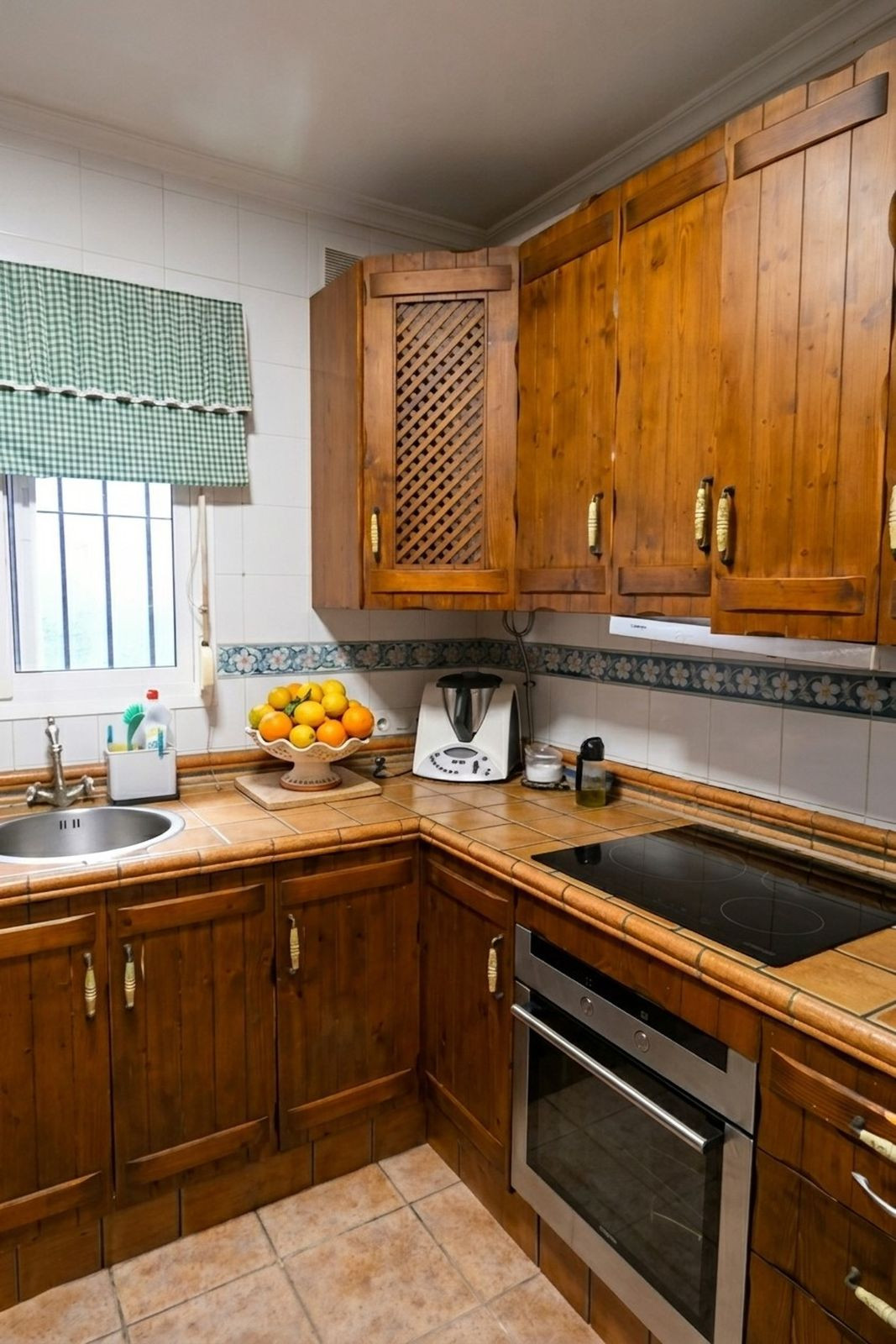 Drie-slaapkamer stadswoning in Marbella in Marbella - foto 5