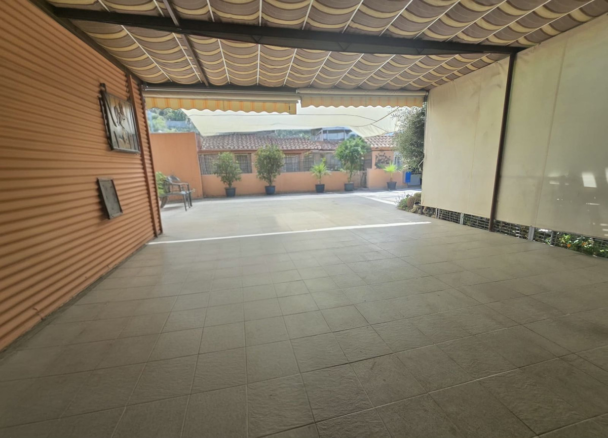 Vrijstaande villa met 5 slaapkamers in Rincón de la Victoria in Rincón de la Victoria - foto 2