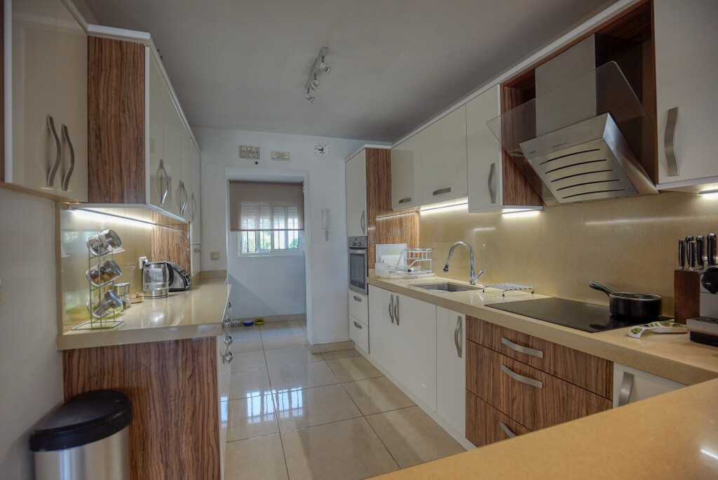 Ruime 4-slaapkamerwoning in Altos de Aloha, Nueva Andalucía in Nueva Andalucía - foto 12