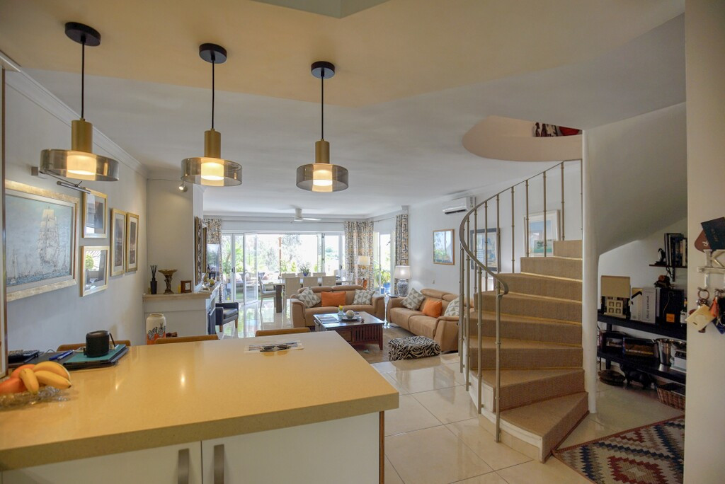 Ruime 4-slaapkamerwoning in Altos de Aloha, Nueva Andalucía in Nueva Andalucía - foto 3
