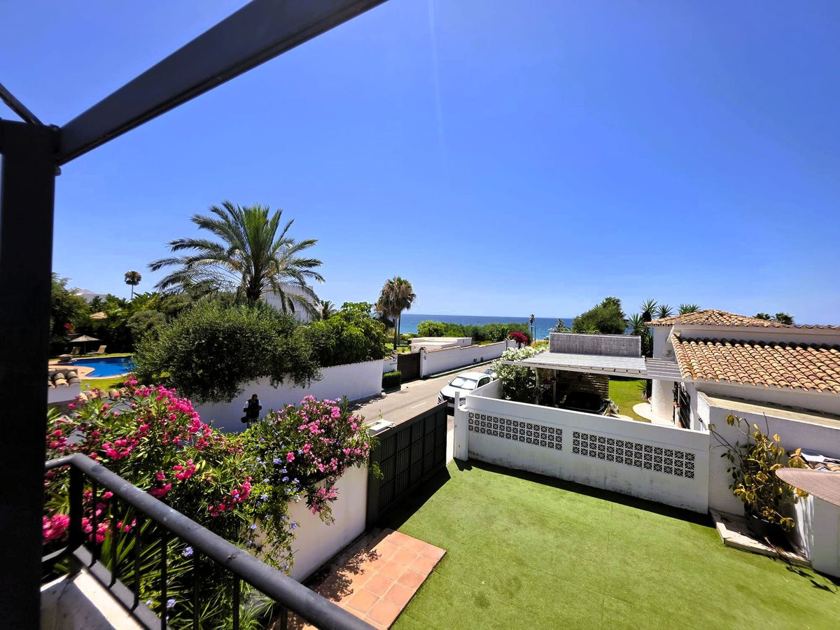 Estepona – 3-slaapkamer villa met zeezicht en inbegrepen renovatieproject in Estepona - foto 13