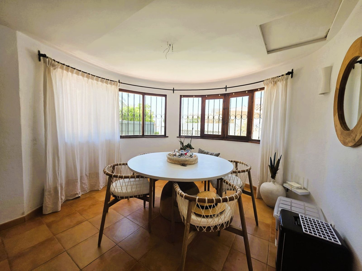 Estepona – 3-slaapkamer villa met zeezicht en inbegrepen renovatieproject in Estepona - foto 15