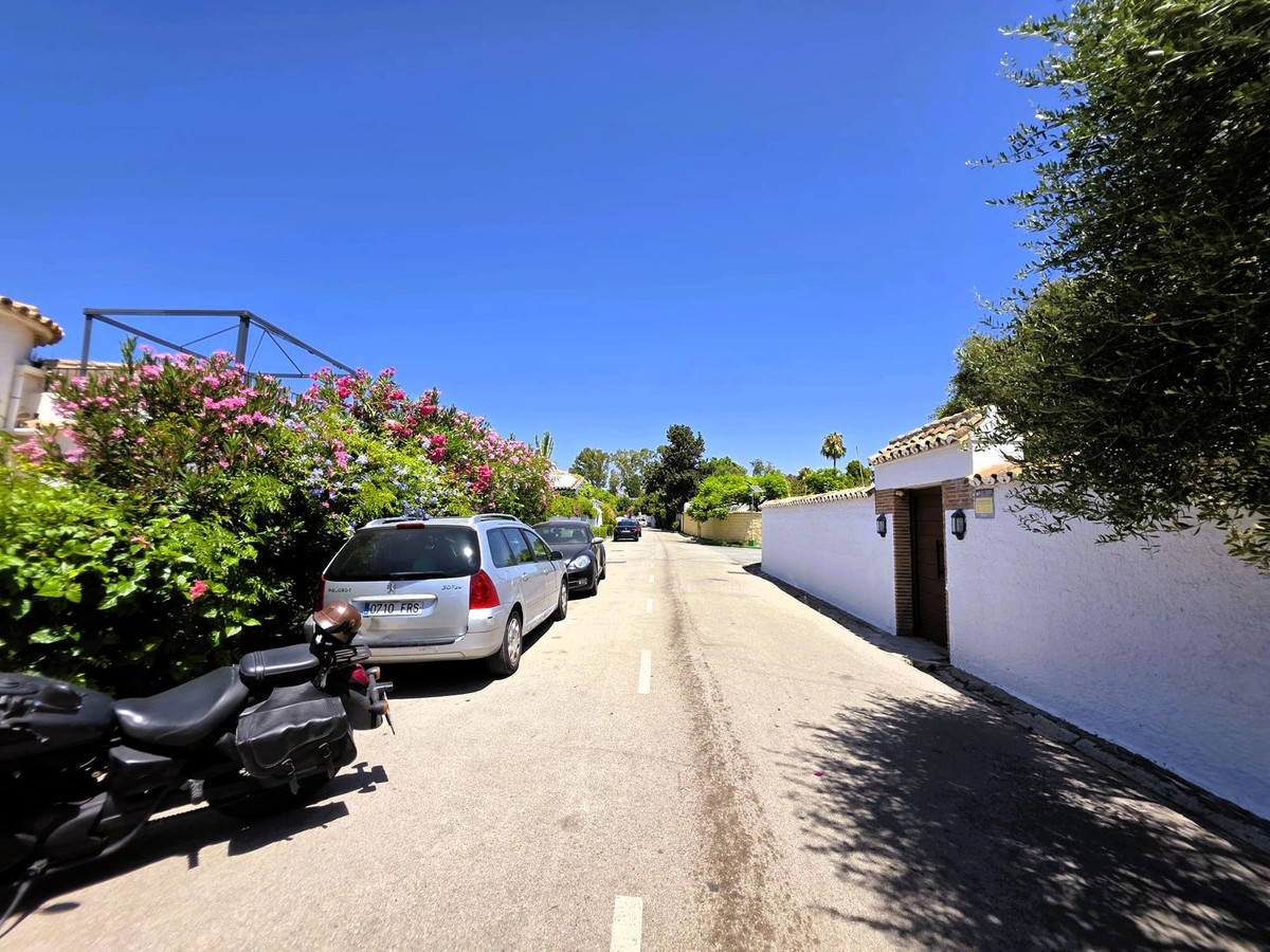 Estepona – 3-slaapkamer villa met zeezicht en inbegrepen renovatieproject in Estepona - foto 19
