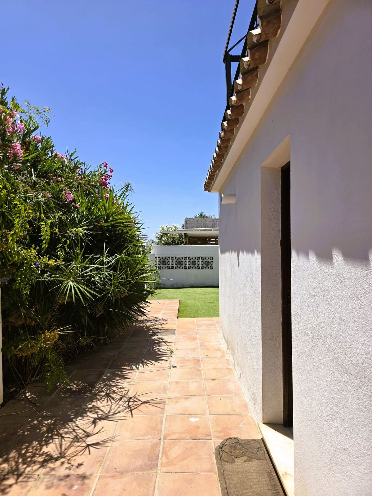 Estepona – 3-slaapkamer villa met zeezicht en inbegrepen renovatieproject in Estepona - foto 20