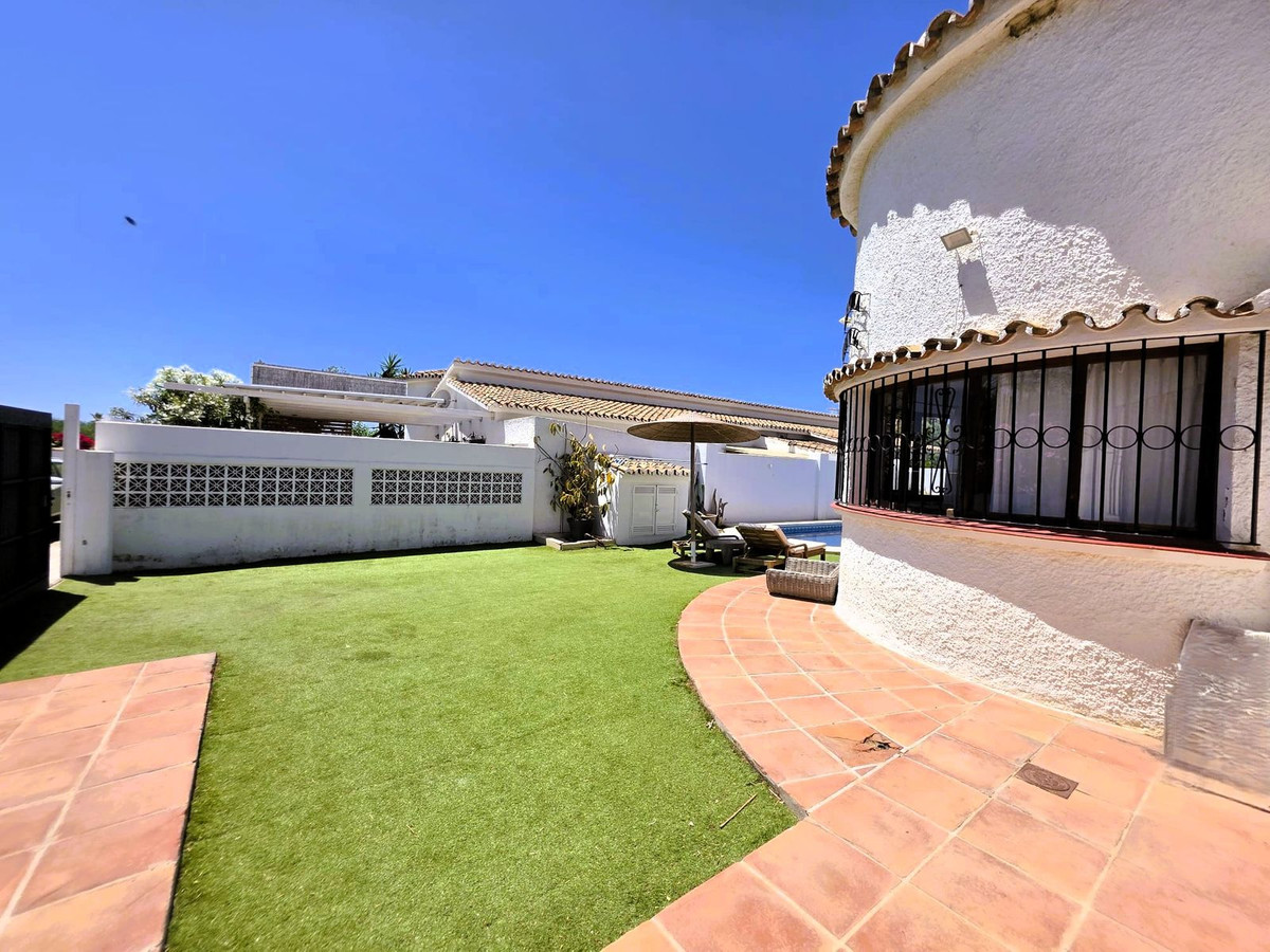 Estepona – 3-slaapkamer villa met zeezicht en inbegrepen renovatieproject in Estepona - foto 3