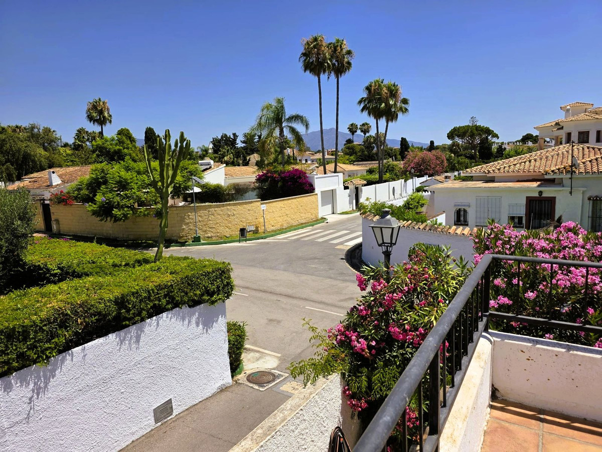 Estepona – 3-slaapkamer villa met zeezicht en inbegrepen renovatieproject in Estepona - foto 5