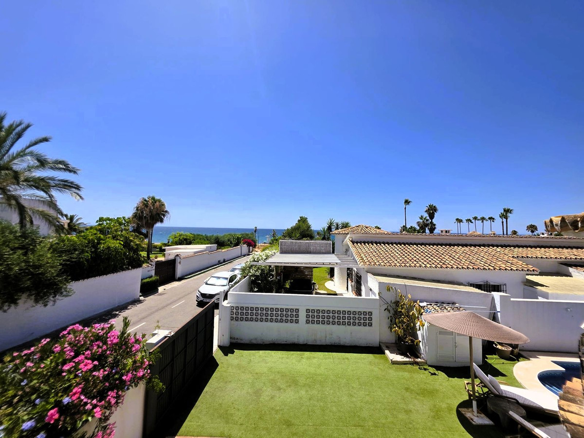 Estepona – 3-slaapkamer villa met zeezicht en inbegrepen renovatieproject in Estepona - foto 10