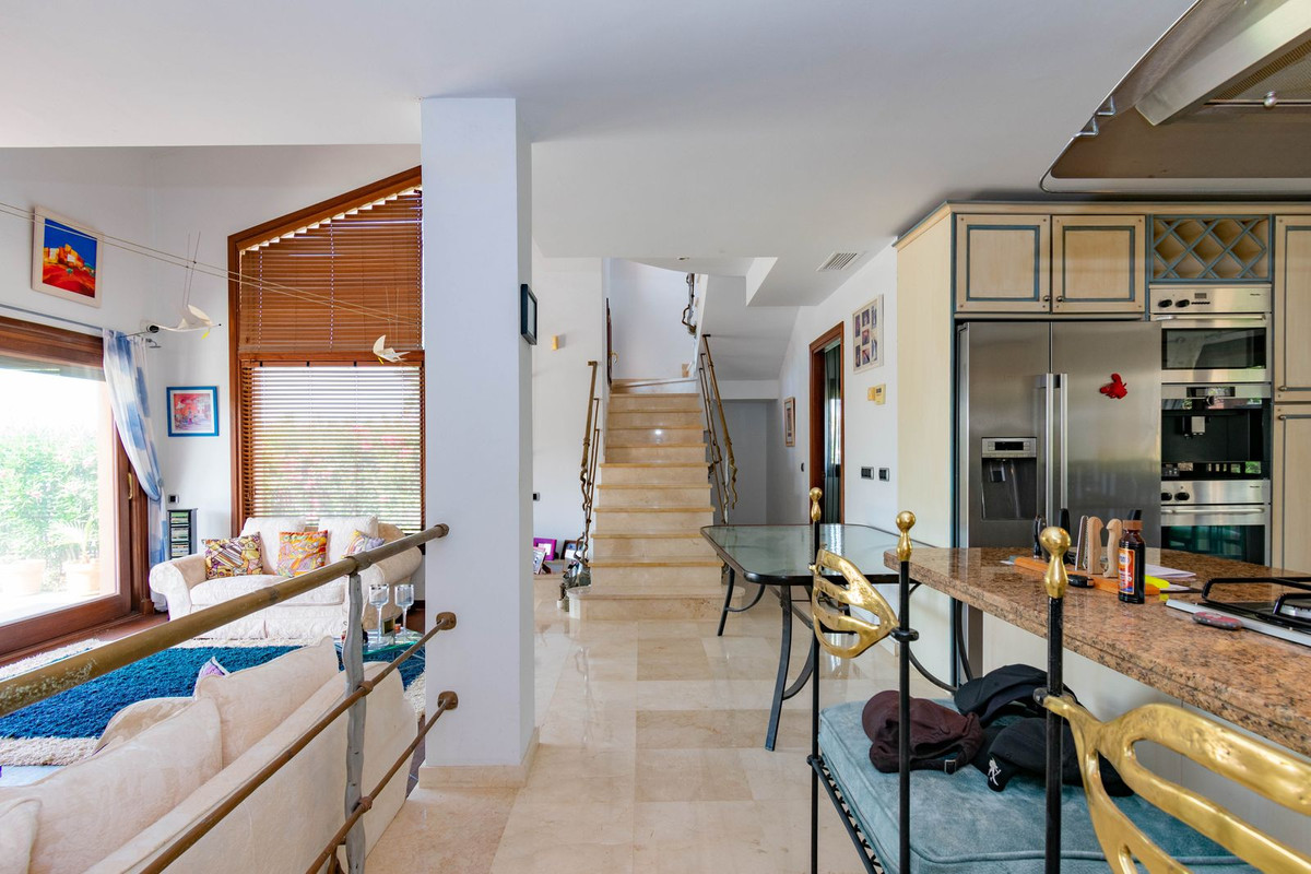 Villa met 4 slaapkamers in Estepona in Estepona - foto 14