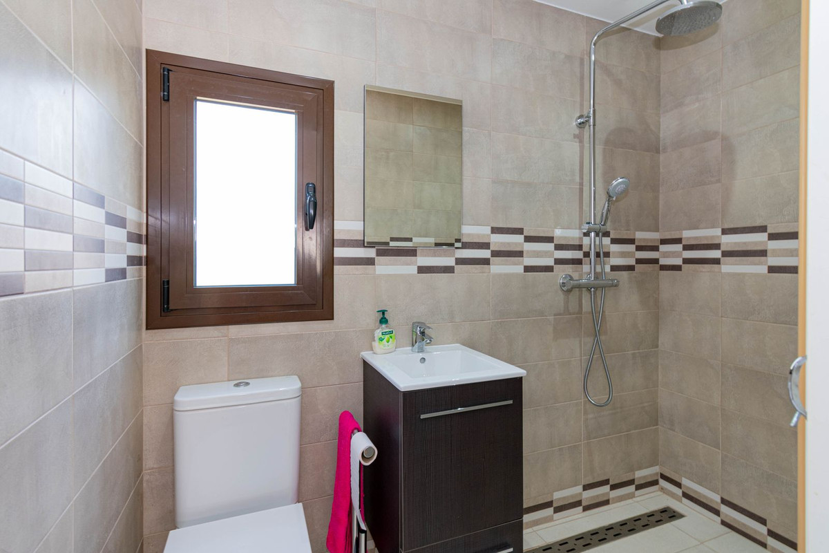 Villa met 4 slaapkamers in Estepona in Estepona - foto 16