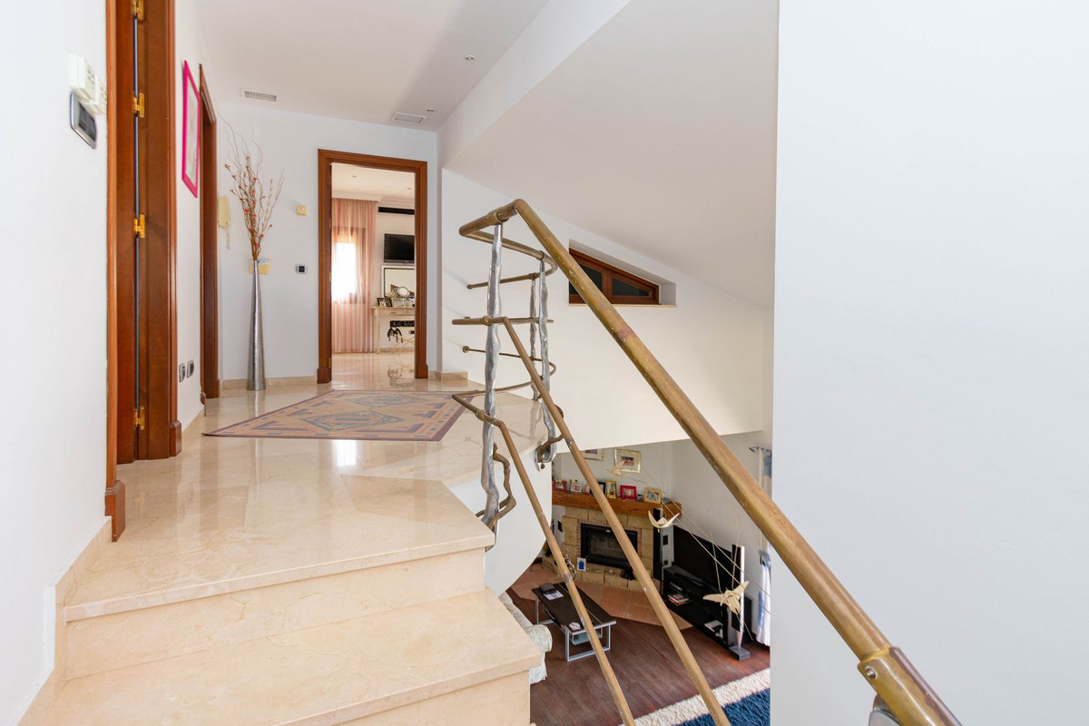Villa met 4 slaapkamers in Estepona in Estepona - foto 20