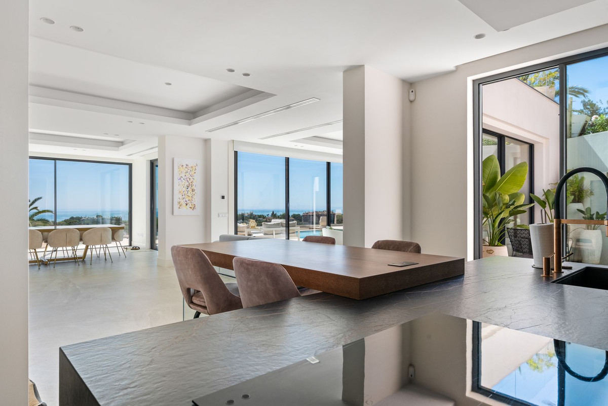 Luxe villa Marbella met 4 slaapkamers en panoramisch zeezicht in Marbella - foto 18