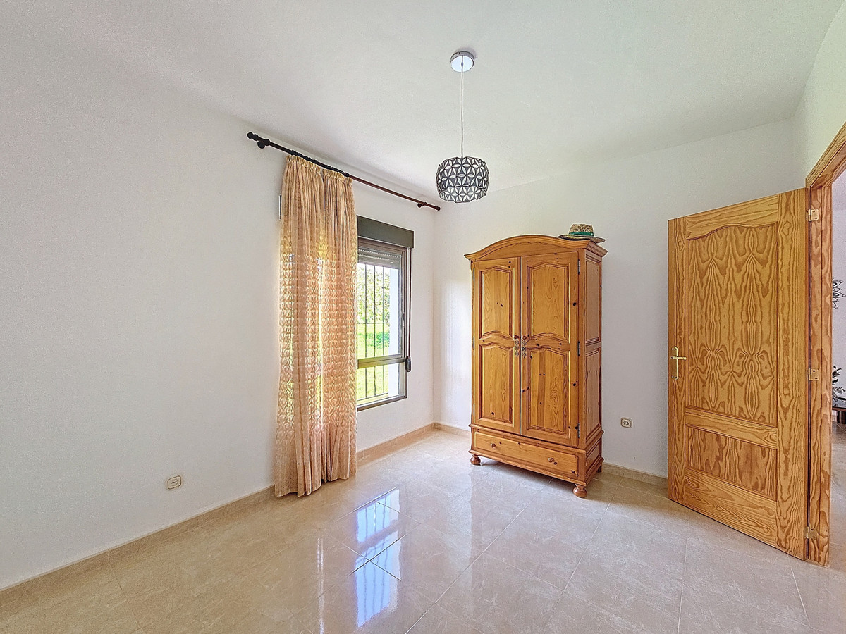 Finca met 3 slaapkamers in El Padron (Estepona-Oost) in El Padron - foto 12