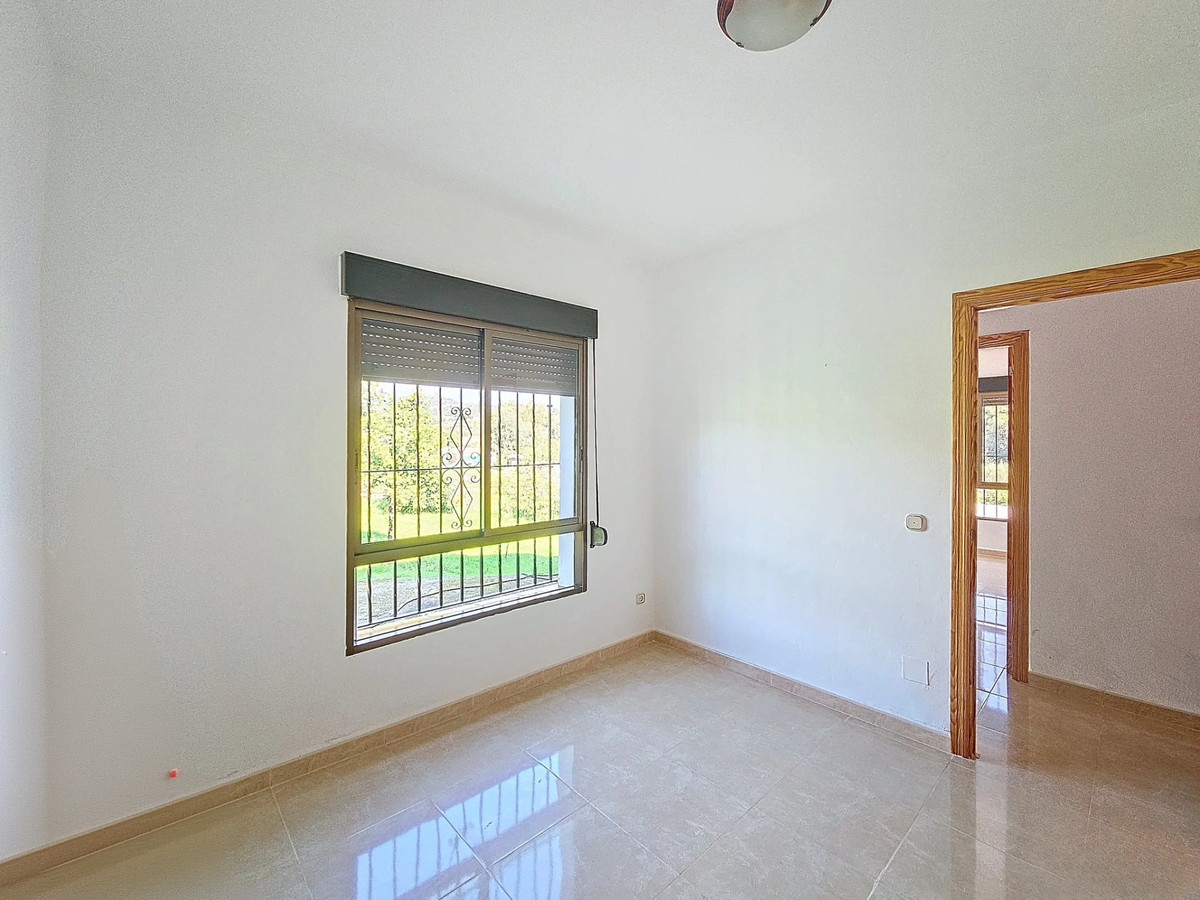 Finca met 3 slaapkamers in El Padron (Estepona-Oost) in El Padron - foto 17