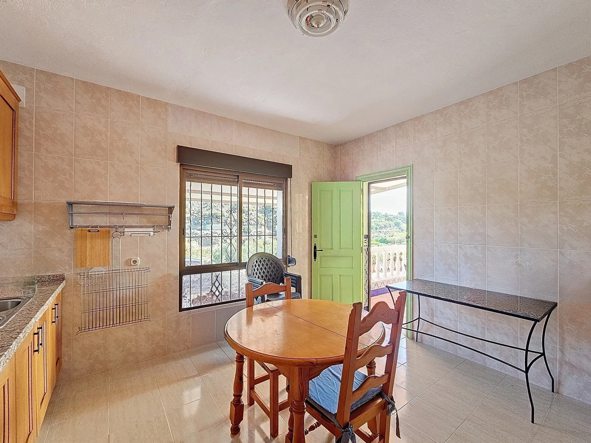 Finca met 3 slaapkamers in El Padron (Estepona-Oost) in El Padron - foto 4